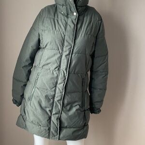 Host Pick! ❤️ Helly Hansen Puffer Coat